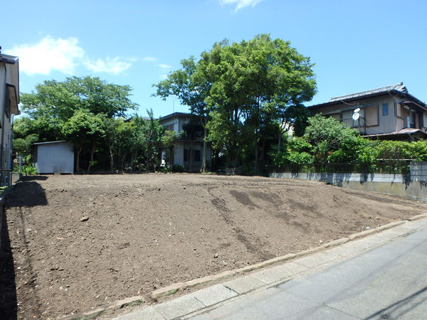 小町のとある所にひっそりとあります。日当たりも良し！
