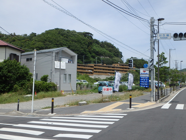 長柄交差点方向から