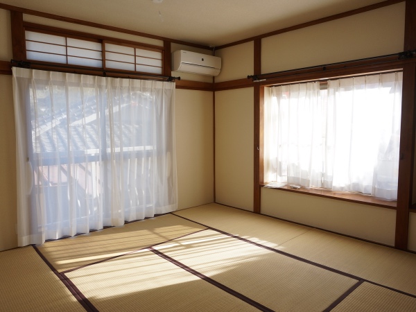 和室。日当たりいい！気持ちよく起きられそう！