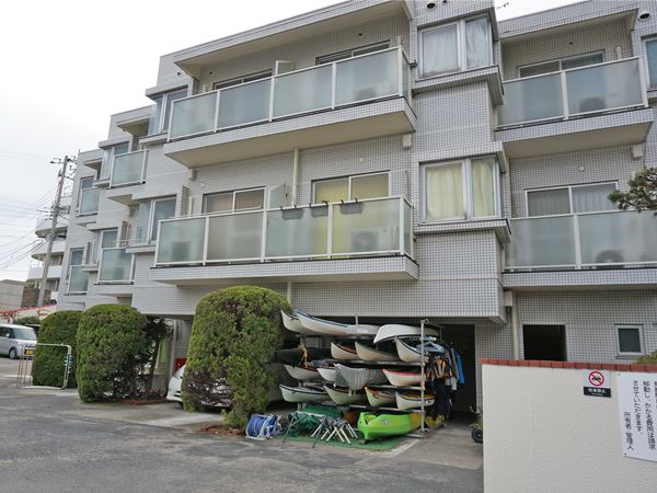 3階建のメゾネットマンションです。