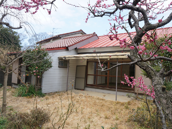 広い庭に可愛い平屋、最高！