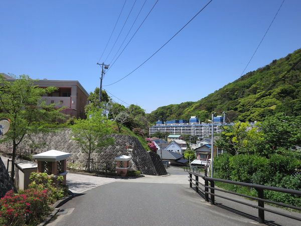 小高い丘の上に建つ当マンション。ナイスビューーー！！