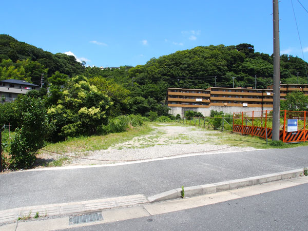 歩道のある道路に約15m接道してます