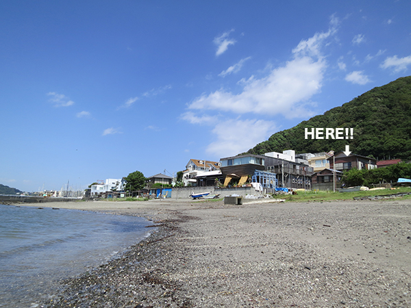 山を背負ったビーチサイド。スーパーナイスな立地です。