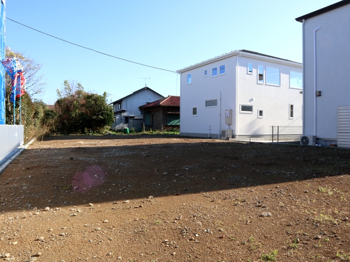 優雅な時間が流れる閑静な住宅街。北鎌倉駅から歩いて12分の高台の土地。