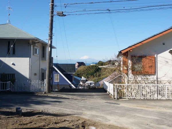 富士山と青々とした海、見えてます！！！2階からの眺望は当然ですが、もっといいです！