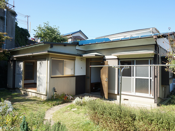 広ーい敷地にちょこんと可愛い平屋がNICE
