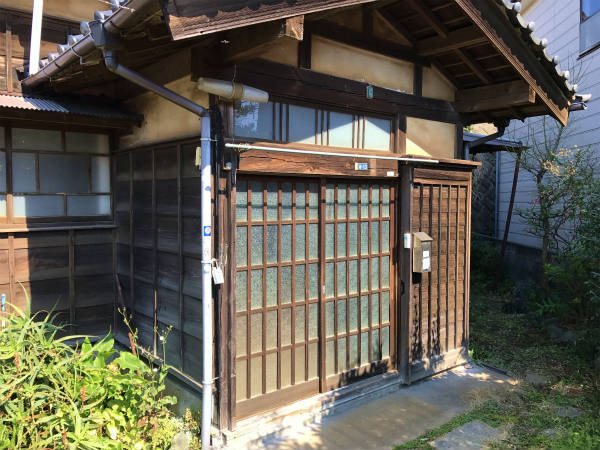 絵に描いたような昭和の佇まい この玄関にまずはやられました