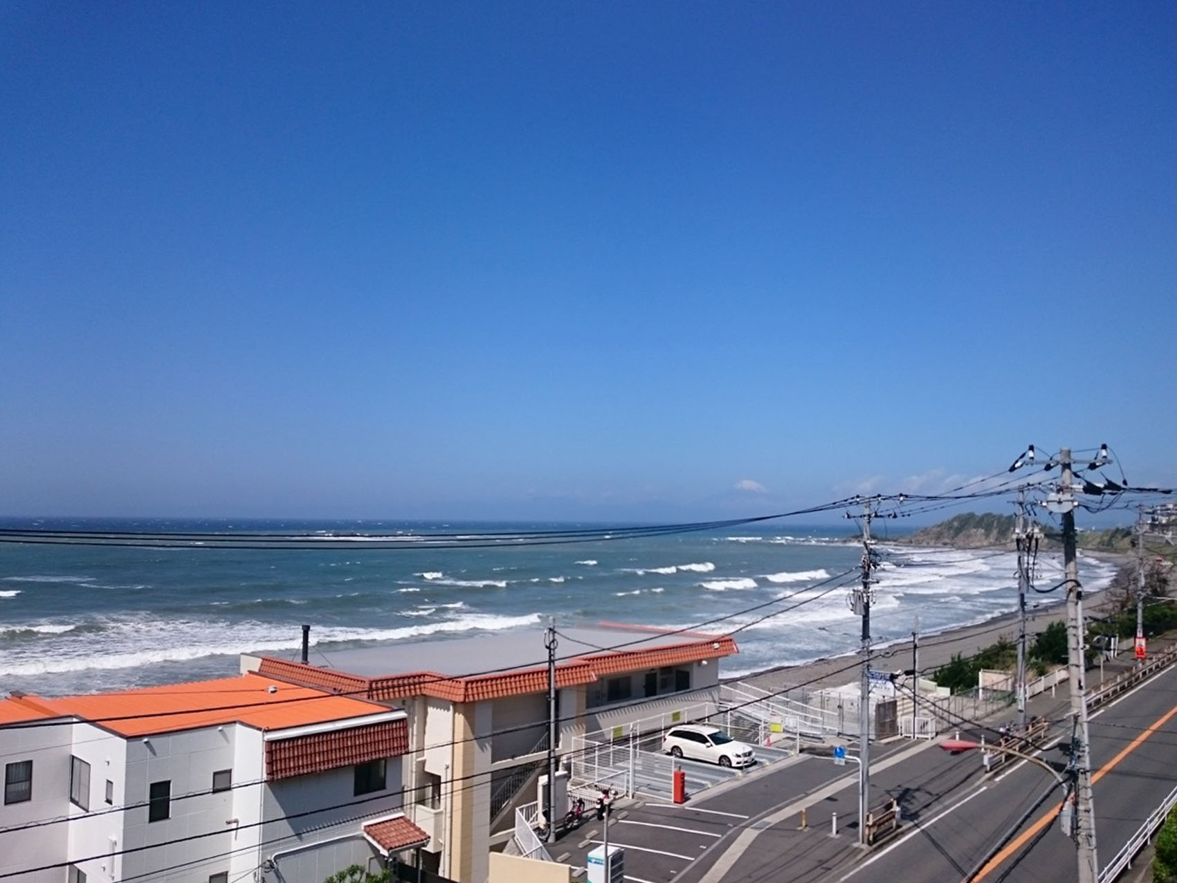 ベランダからすぐそこが海