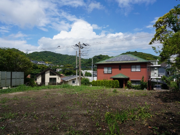 1階レベルでもこの抜け感！土地が約80坪と、ありあまる広さ。