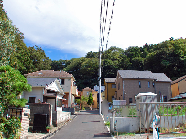 周辺は緑に溢れています。