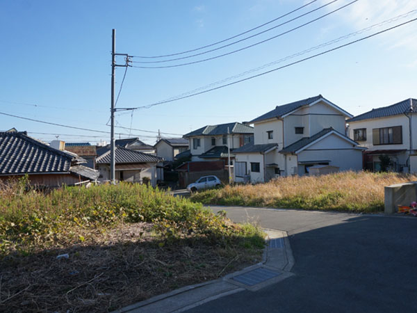 上の宅地から。