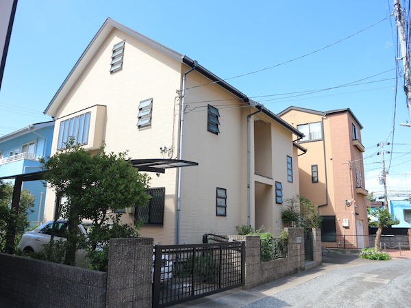 築20年、とってもきれいに管理された△屋根のお家。