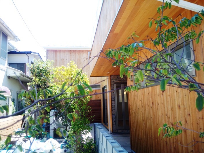 二区画の雰囲気がこのローカルへいざなう。