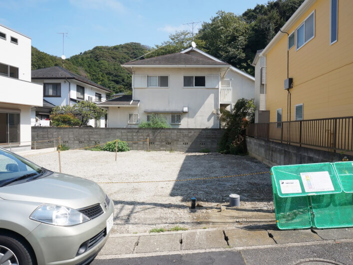 【物件外観①】右側の土地が今回の物件になります
