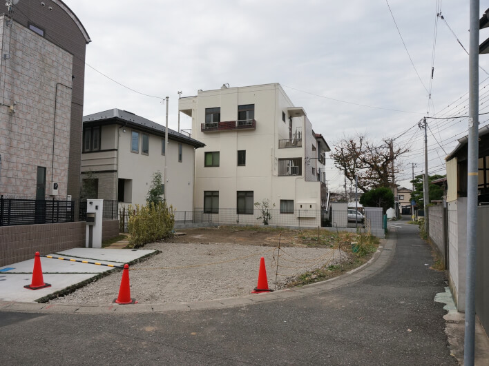 角地のため開放感を感じる場所