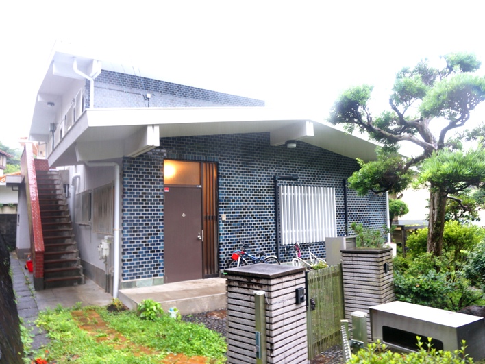物件は築48年RC2階建戸建の2階部分。（写真は前回募集時のもの）
