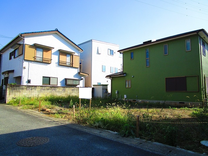 閑静な住宅街に立地。大船駅まで徒歩15分。