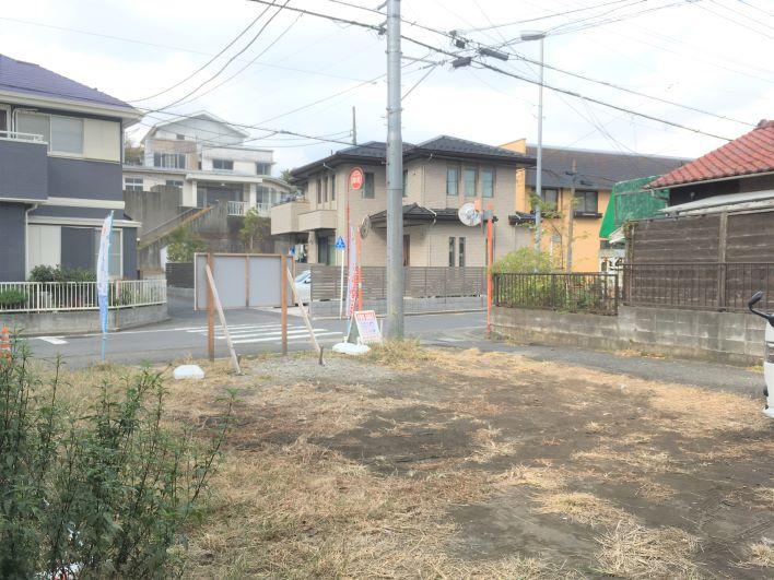 現況更地。この世界をゼロからつくのはやりがいがありますね。