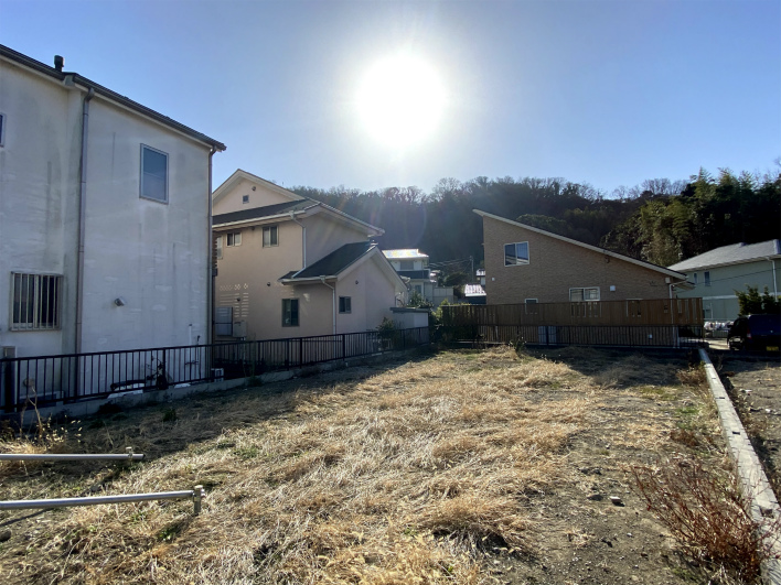 御用邸や一色海岸、葉山公園まで歩いて15分！それでいて買い物も便利、美味しいお店もたくさんある超ナイスロケ―ション！