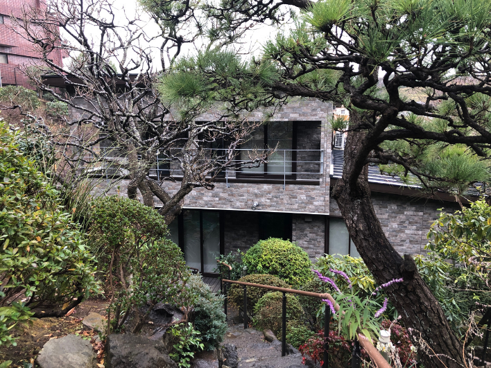 鎌倉山3丁目にそれはそれは美しいお庭と家族愛に溢れた建物が出ました！