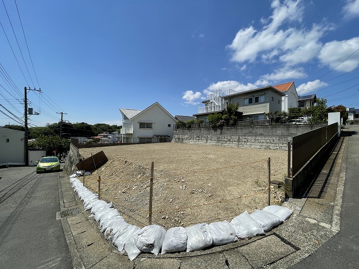 人気の小坪エリアに南風のきもちいい土地がでました。
