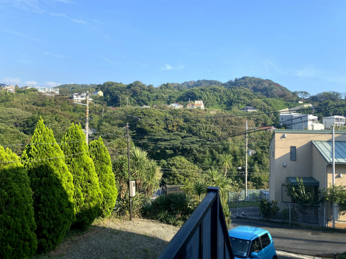 玄関前から。このビューですもの。ビバ！