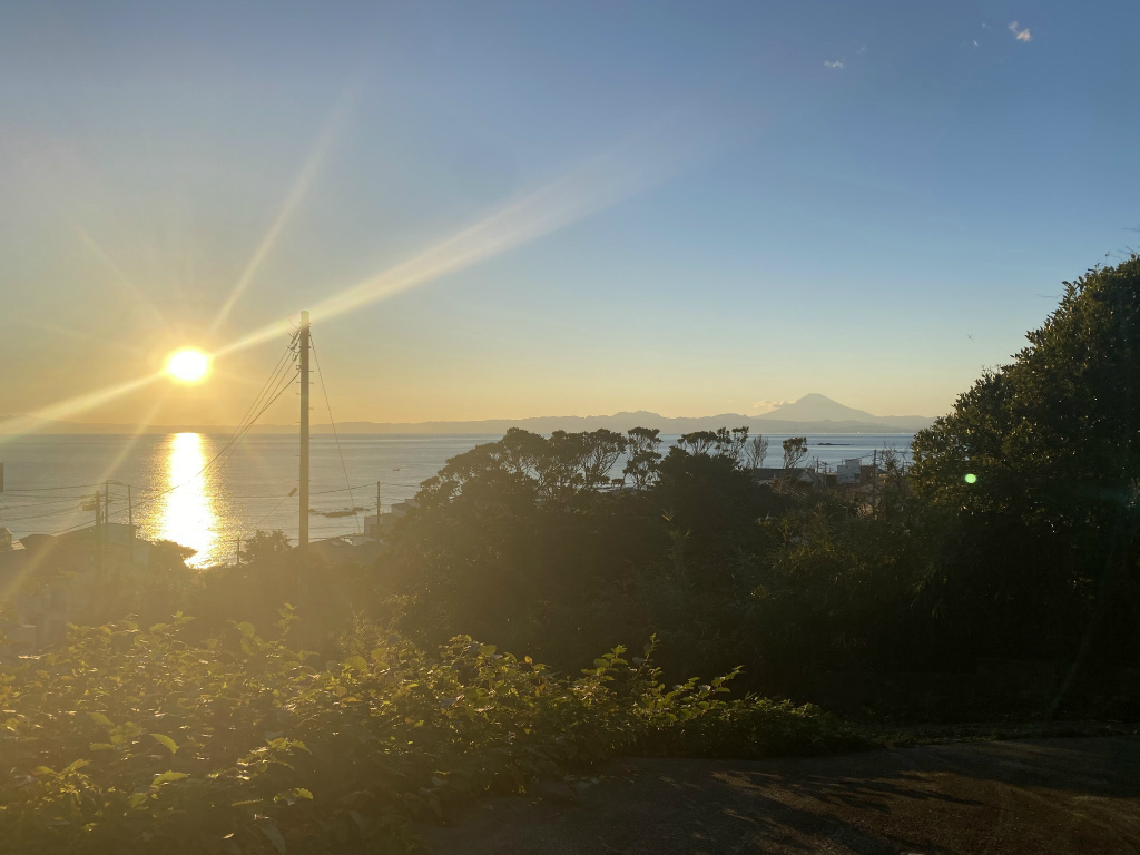 海にあわらる太陽ロード！現地、1階の高さ相当からこの景色ですもの。たまんない。