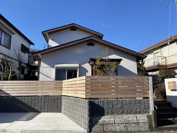 連なる三角の屋根が昭和を物語りますね。