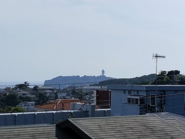 物件からは江ノ島が見えます！夜にはライトアップするので、毎晩楽しみですね～