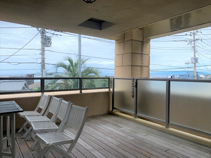 海が見える角部屋。居心地のいいアウトドアリビングに仕上げましょ～