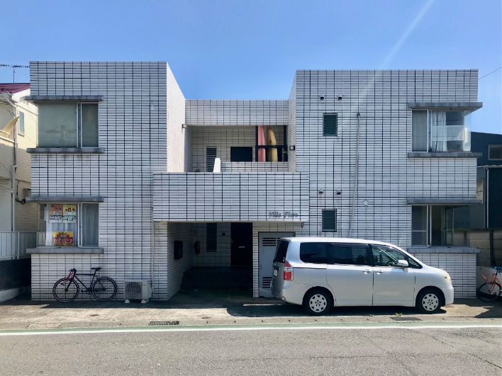 建物向かって1階右の部屋が募集の部屋。