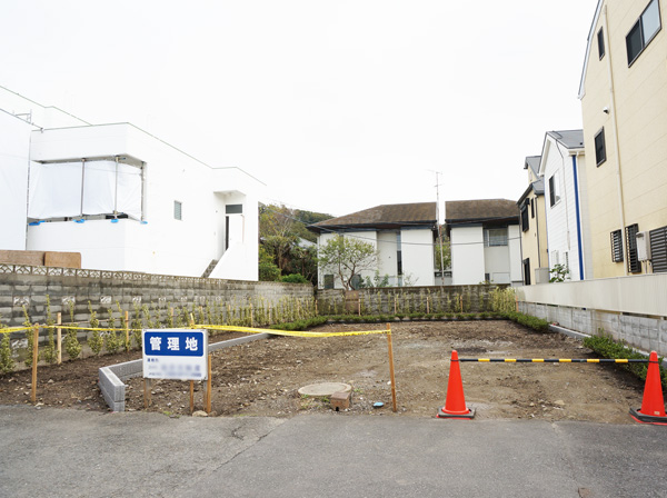 両区画ともに130㎡超！手前がA区画で、B区画の入り口は左端。
