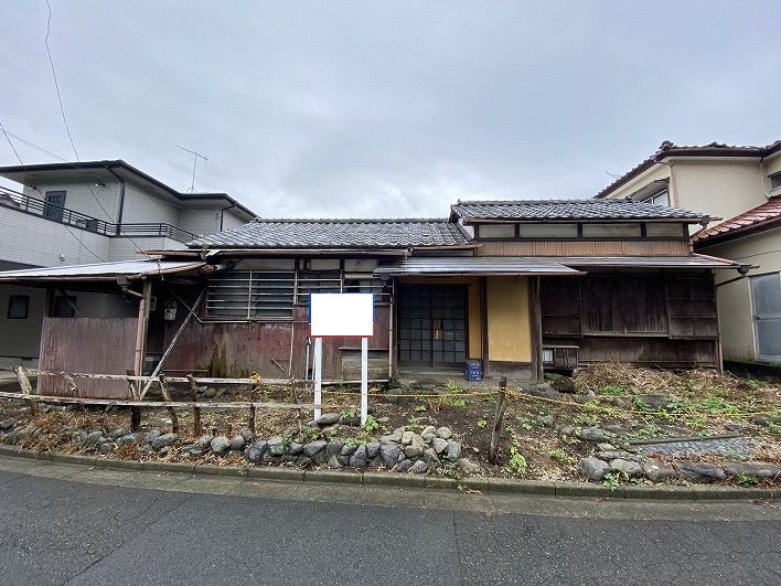 建物正面から