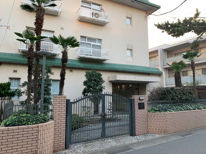 あじのあるレトロな低層マンションでございます