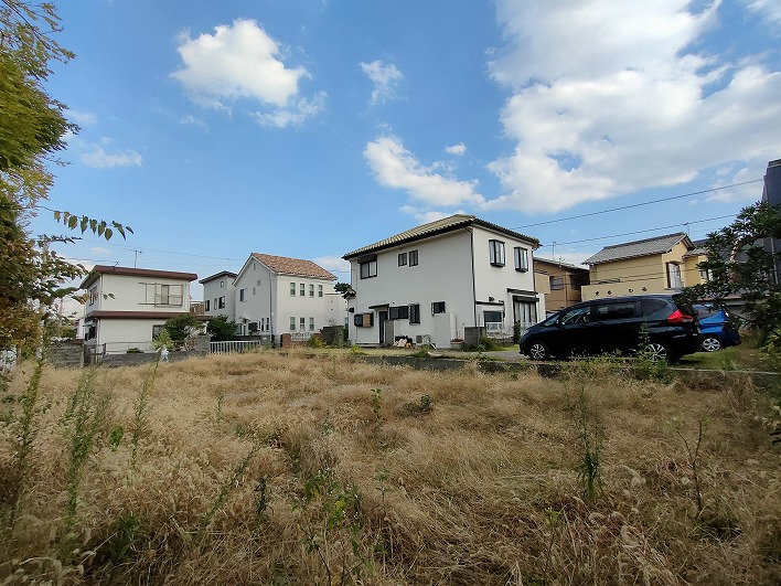 周りには高い建物がなく、空が開けた約65坪の大きな土地！