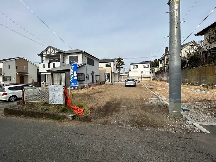 4宅の分譲地で、私がおすすめなのは1区画！いちばん道路付けがいい。明るい。