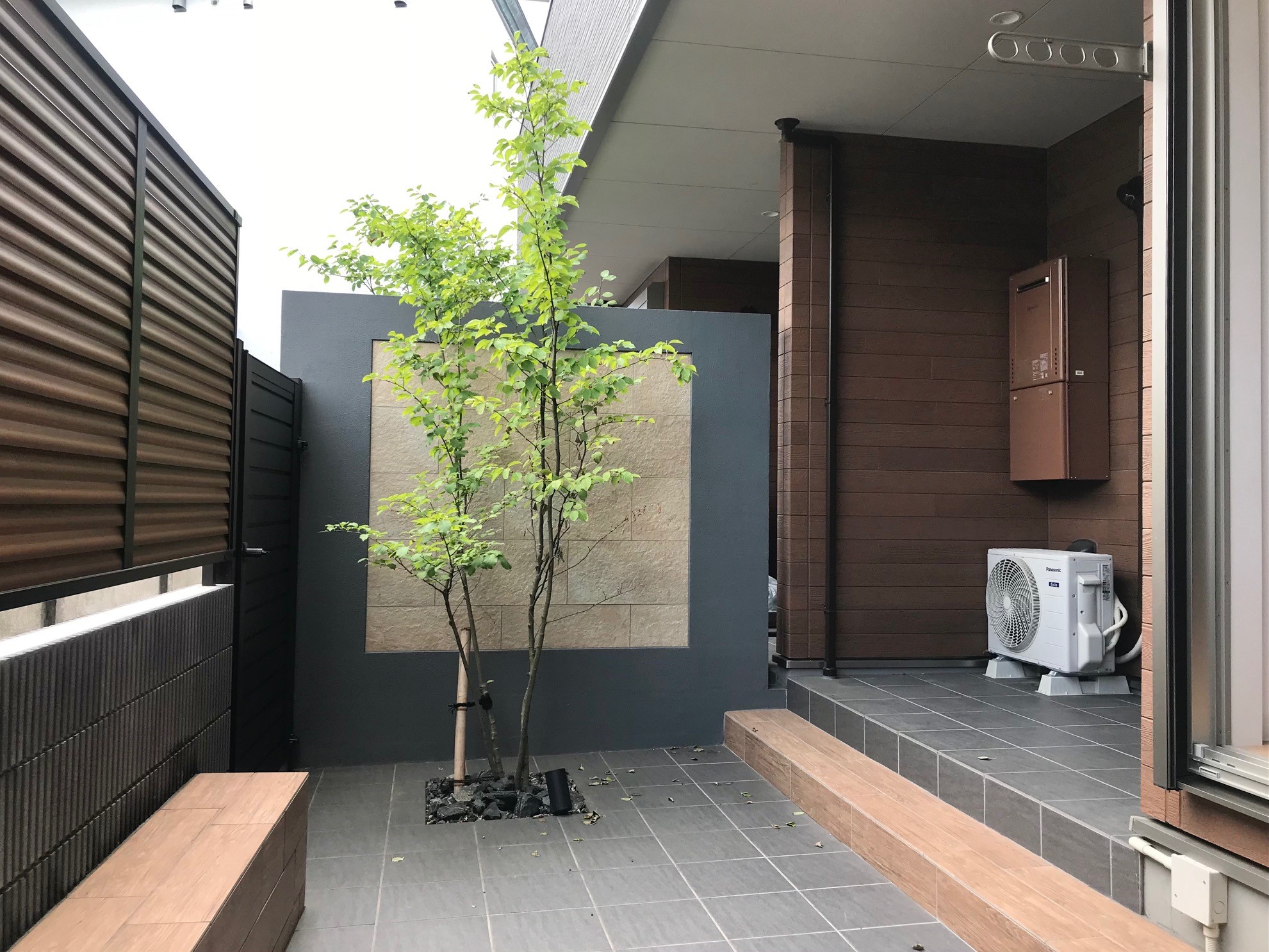 これだけ広いテラスがあれば仕事も遊びも自由に活用できる。