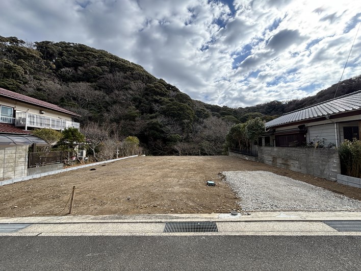 約98坪の整形地。南東方向にドーンっと抜けた眺望がウリ