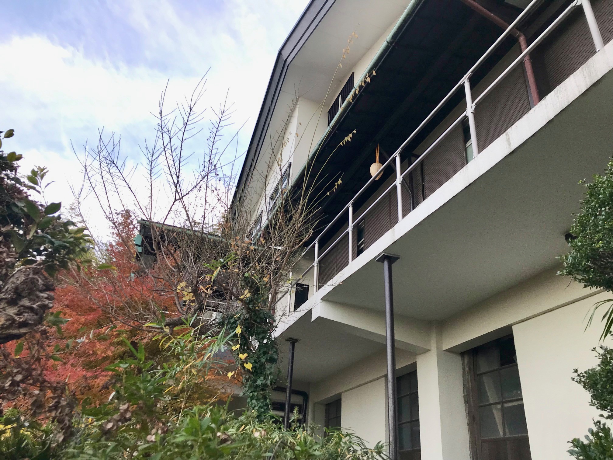 この規模間の建物はもはや城！高台にあるから天空の城と名付けよう！