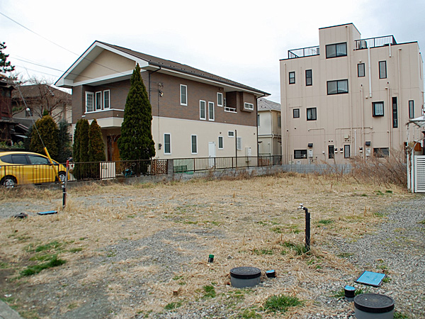 手前Aと奥Bの2区画です。空が抜けていて気持ちいいですね！