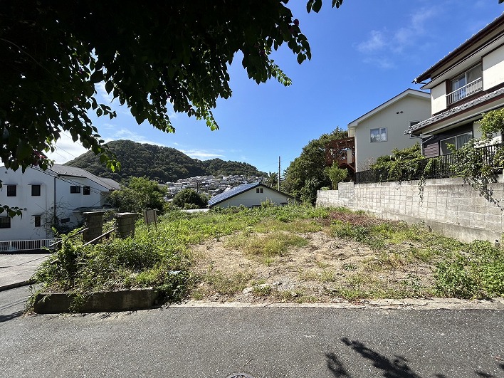 こちらが現地！角地で日当たりGOOD。風通しもよくて、なんて気持ちがいいの。深呼吸しちゃう。