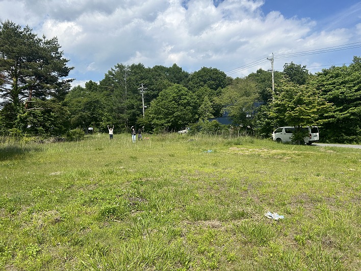 ここが御代田ヴィレッジの現地。土地自体がキラキラしている。深呼吸したくなる気持ちよさ。