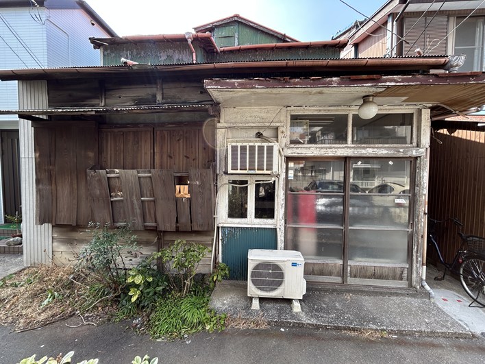 この佇まいサインポールがくるくるしてるのイメージわくなぁ。