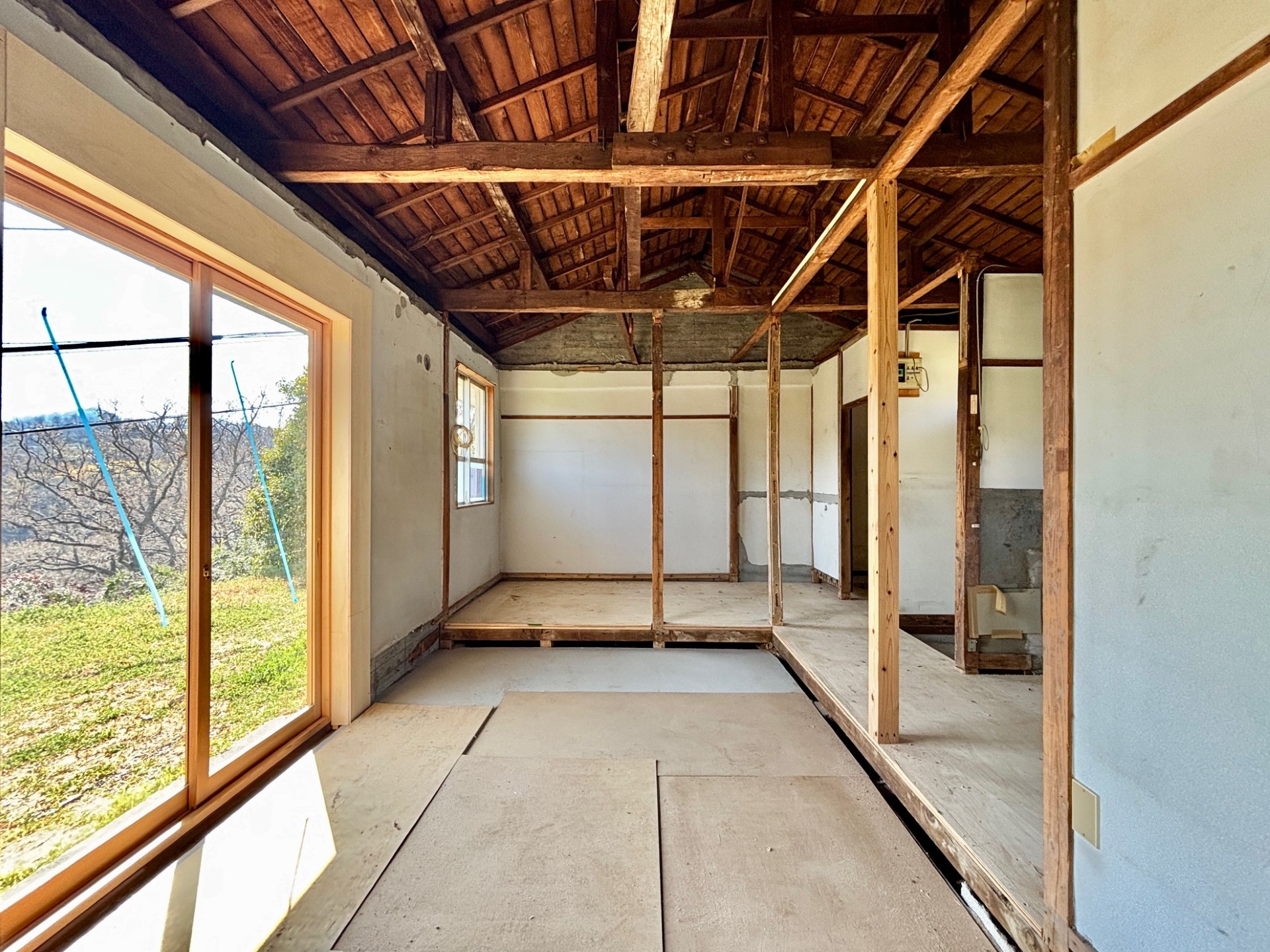 コンクリートブロック造平屋建の室内はこんな感じ。（区画：D-4）ここを住居兼店舗やアトリエなど、商い住居として賃貸募集中です！※写真は工事途中のもの